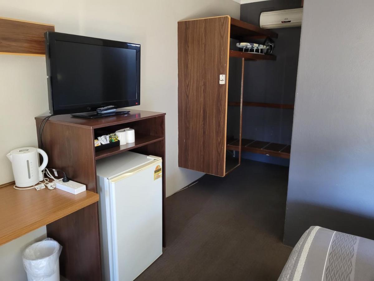 Palm And Pawn Motor Inn Wagga Wagga Eksteriør billede